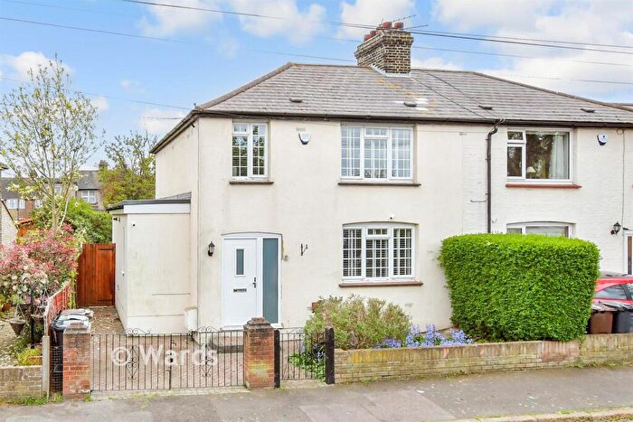 3 Bedroom Semi-Detached House For Sale In Abbey Road, Greenhithe, Kent, DA9