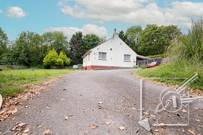 3 Bedroom Bungalow For Sale In Valley Road, Fawkham, Longfield, DA3