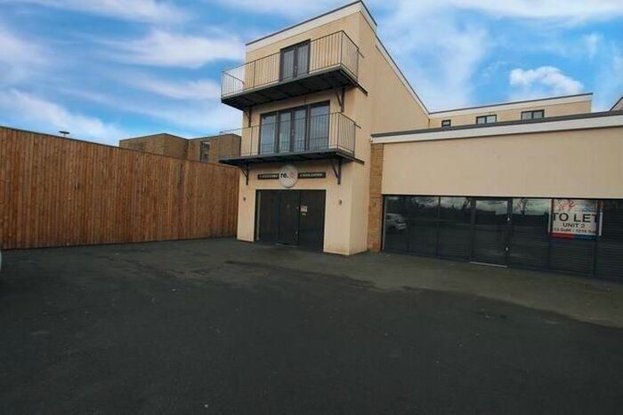 4 Bedroom Flat To Rent In Queensbury Court, Brighouse Road, Queensbury, BD13