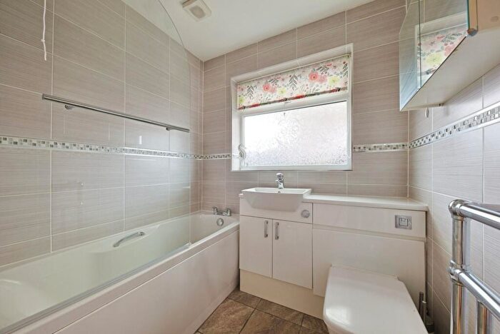 2 Bedroom Semi-Detached Bungalow For Sale In Langford Walk, Hull, HU4