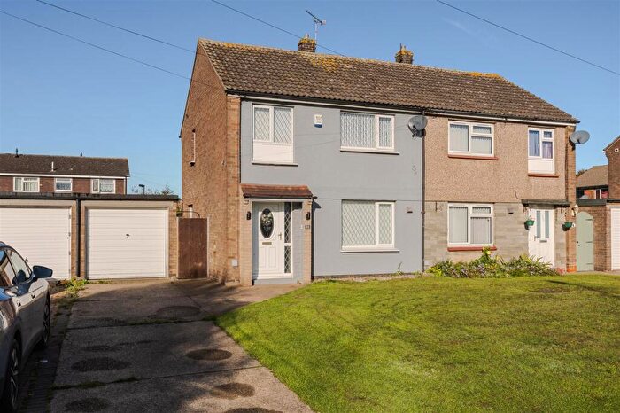 3 Bedroom Semi-Detached House For Sale In De Lacy Way, Winterton, DN15