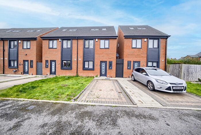 4 Bedroom Semi-Detached House To Rent In Gravelly Gardens, Erdington, B23