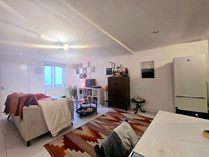 2 Bedroom Flat To Rent In Dorset Road, Vauxhall, SW8