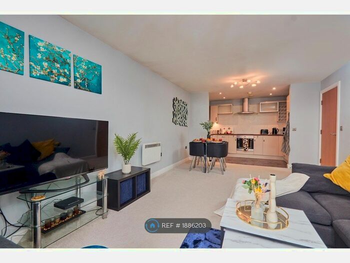 2 Bedroom Flat To Rent In Montgomery Avenue, Leeds, LS16