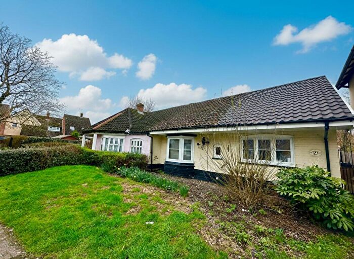 3 Bedroom Semi Detached House For Sale In Crouch Street, Noak Bridge, SS15