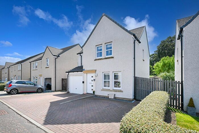 4 Bedroom Detached House For Sale In Knoll Park Drive, Galashiels, TD1