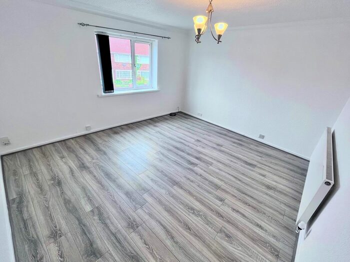 2 Bedroom Flat To Rent In The Meadow, Park Drive, Sprotbrough, Doncaster, DN5