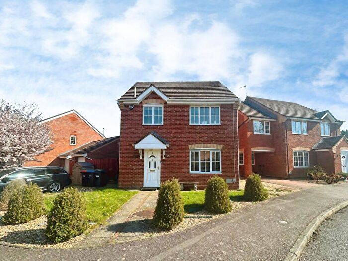 3 Bedroom Detached House For Sale In Lowick Place, Milton Keynes, MK4