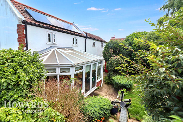 3 Bedroom Cottage For Sale In Crossways, Ormesby, NR29