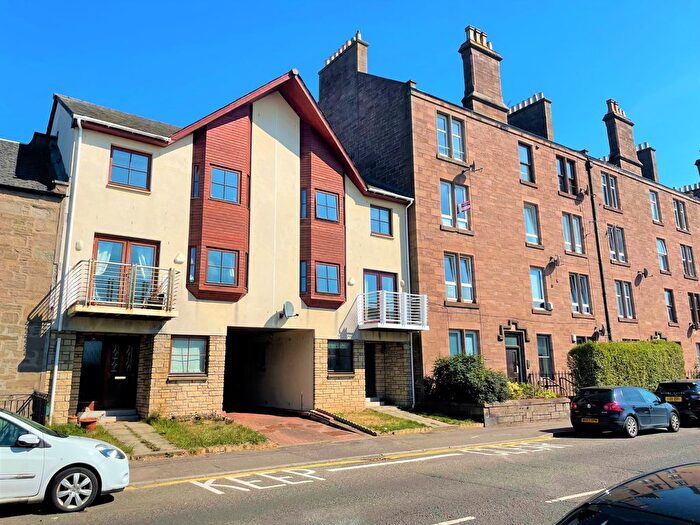 4 Bedroom Town House To Rent In Clepington Road, Dundee, DD3