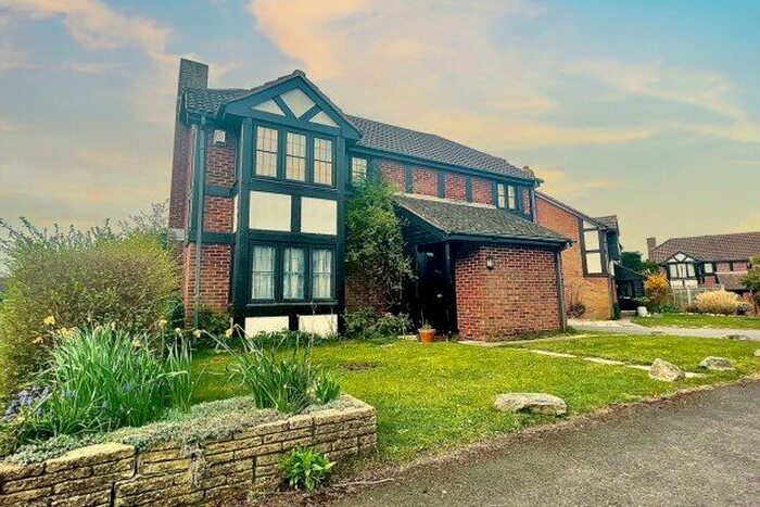 4 Bedroom Detached House To Rent In Clarendon Crescent, Fareham, PO14