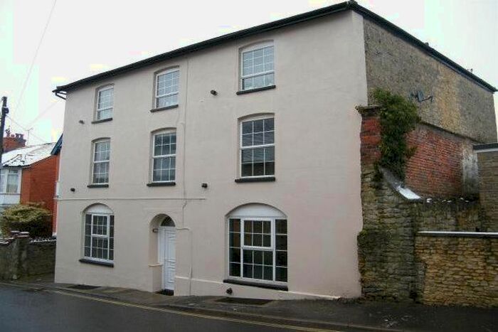 2 Bedroom Flat To Rent In North Street, Wincanton BA9