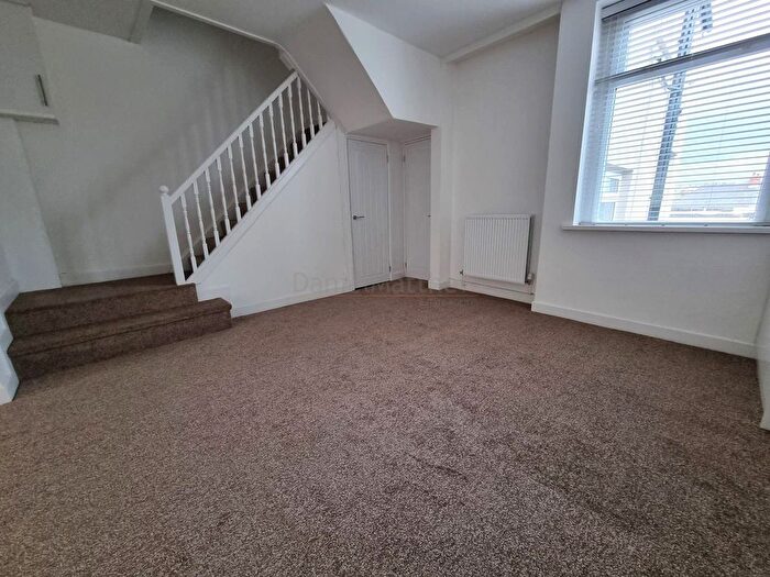 3 Bedroom End Of Terrace House For Sale In Barry Road, Barry, CF62
