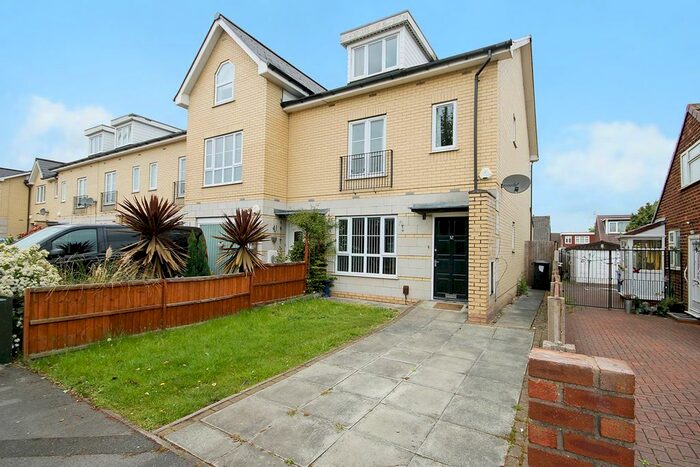 4 Bedroom Town House To Rent In Stockton View, Warrington, WA4