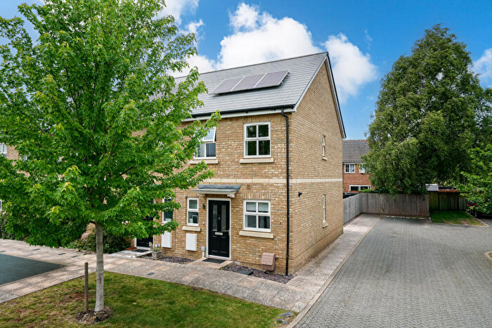 2 Bedroom End Of Terrace House For Sale In Timms Close, Aylesbury, Bucks. ., HP20