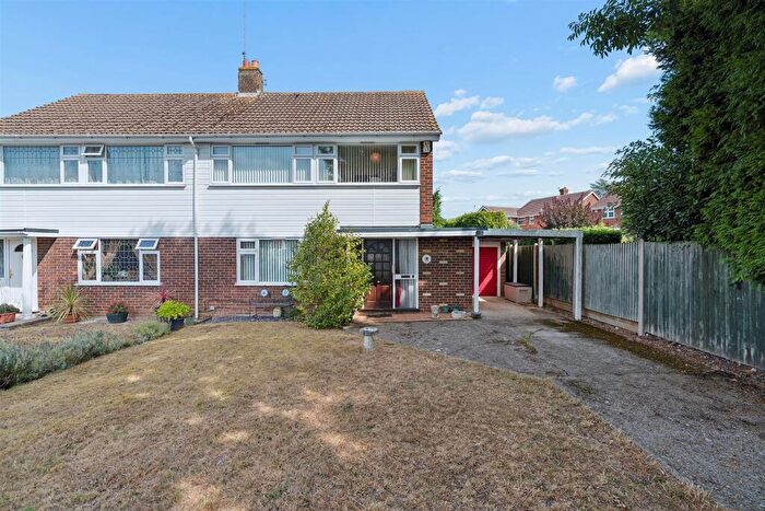 3 Bedroom Semi-Detached House For Sale In The Warrens, Hartley, DA3