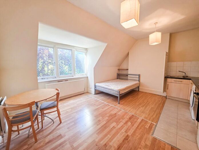 Flat To Rent In Hornsey Lane, Highgate, N6