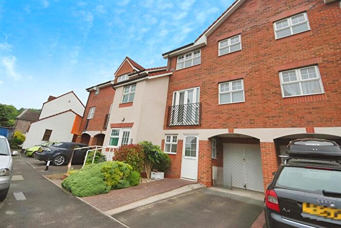 2 Bedroom Flat To Rent In Flat Baranwheel Court, St George Bristol, BS5