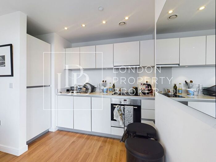 1 Bedroom Flat To Rent In Woodberry Grove, Residence Tower Woodberry Grove, N4