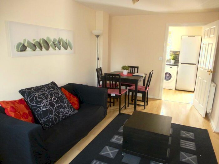 3 Bedroom Town House To Rent In Neal Drive, Cambridge, CB4