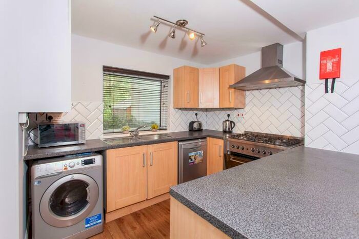 6 Bedroom Terraced House To Rent In Moy Road, Cardiff, CF24