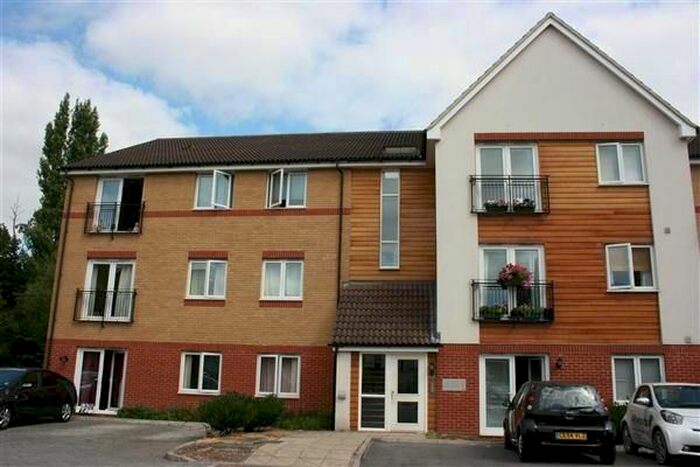 2 Bedroom Flat To Rent In Hollybrook Park, Kingswood, Bristol, BS15