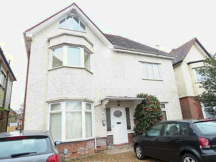 5 Bedroom Flat To Rent In Bedroom Flat In Winton, BH9