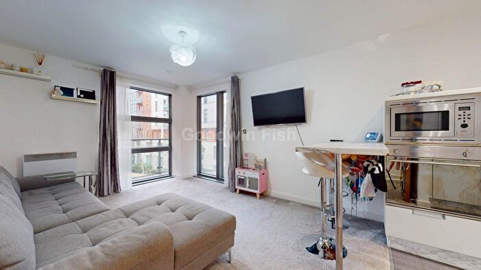 2 Bedroom Flat For Sale In Masson Place. Hornbeam Way, Green Quarter, M4