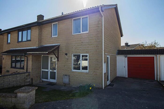 3 Bedroom Semi-Detached House To Rent In Linsvale Drive, Frome, BA11