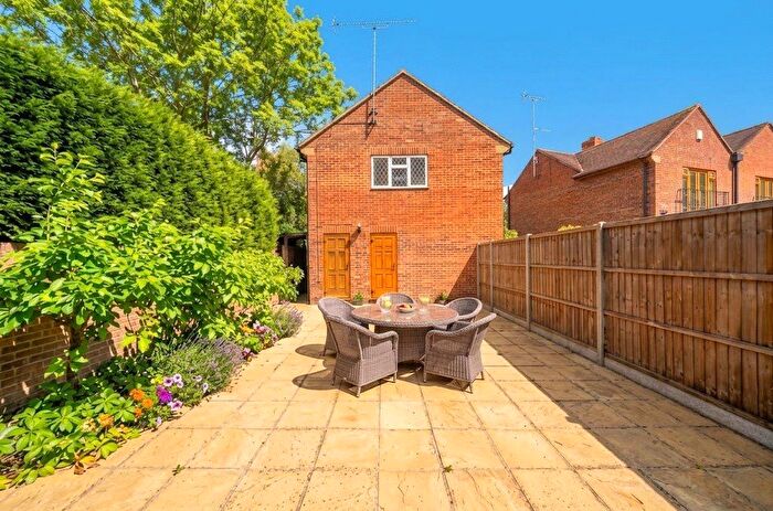 1 Bedroom Maisonette To Rent In Woodham Road, Horsell, GU21