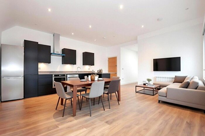 1 Bedroom Apartment For Sale In The Broadway, Thatcham, Berkshire, RG19