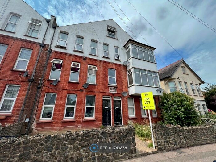 2 Bedroom Flat To Rent In Westminster Drive, Westcliff-On-Sea, SS0