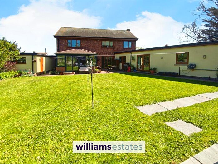 5 Bedroom Detached House For Sale In Rhuddlan Village Centre, LL18