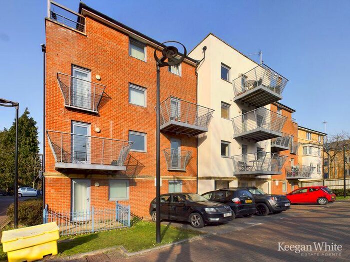 2 Bedroom Apartment To Rent In Kings View, Central Location, HP11