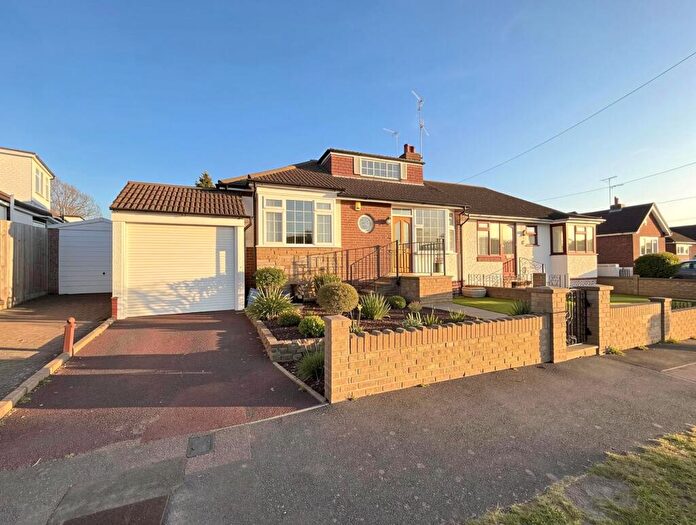 2 Bedroom Semi-Detached Bungalow For Sale In Grasmere Avenue, Luton, LU3