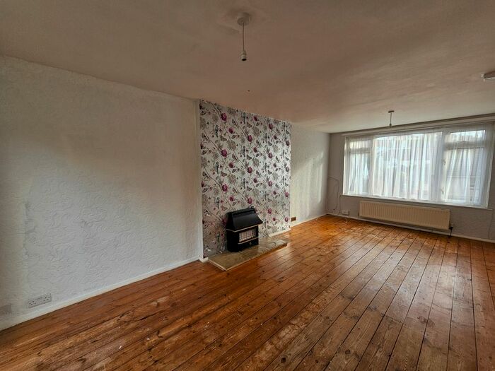 3 Bedroom Semi-Detached House To Rent In Spencer Road, Paignton, TQ3