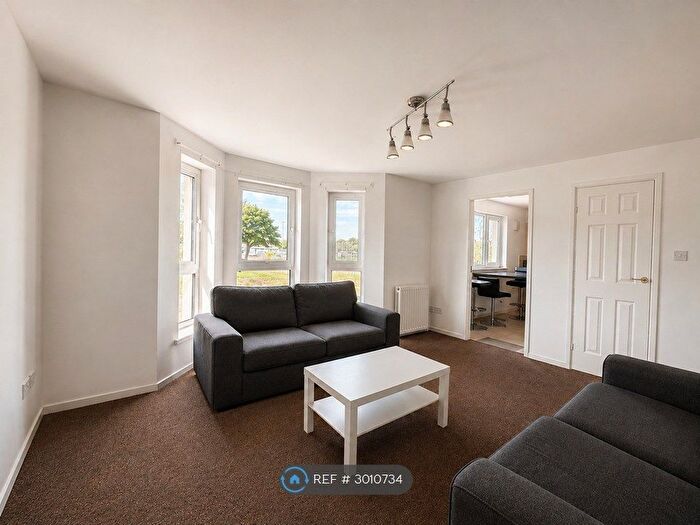 2 Bedroom Flat To Rent In Saughton Road, Edinburgh, EH11