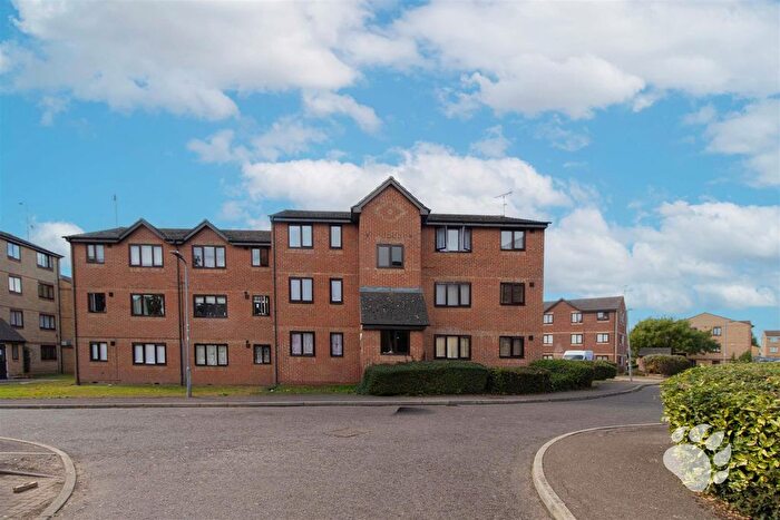 1 Bedroom Studio For Sale In Waterville Drive, Vange, SS16