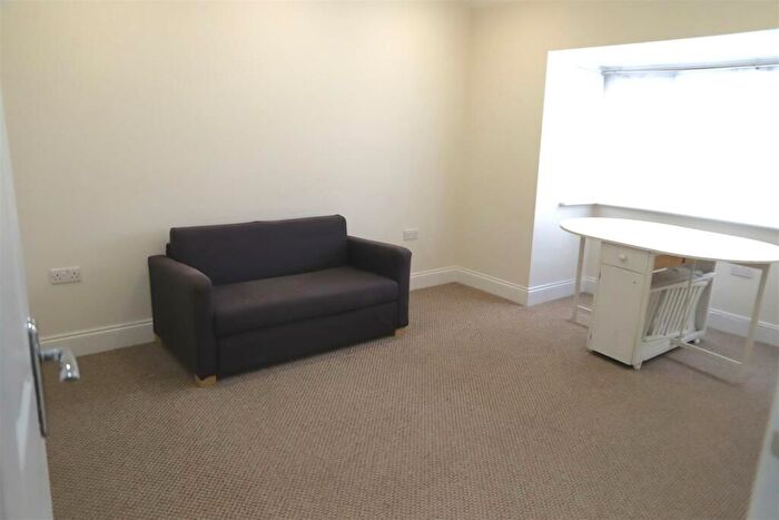 1 Bedroom Flat To Rent In Princes Park Lane, Hayes, UB3