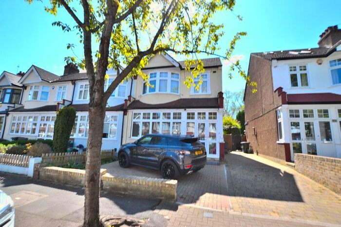 3 Bedroom Semi-Detached House To Rent In Palace View, Bromley, BR1