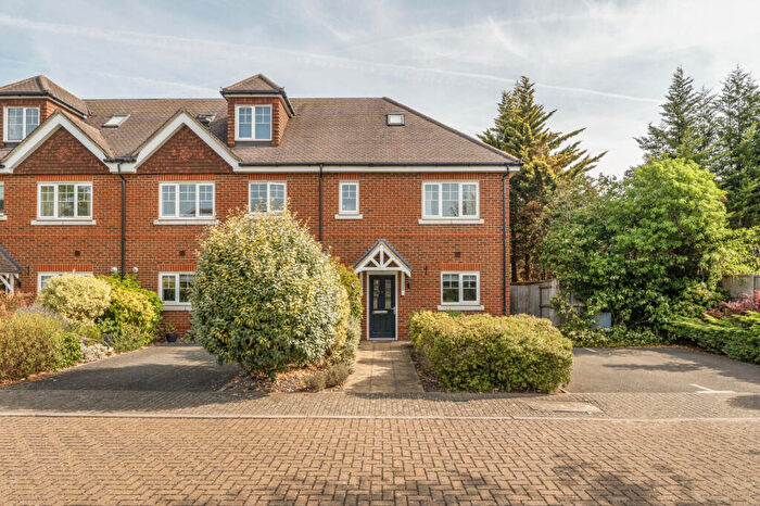 4 Bedroom Semi-Detached House For Sale In Foxglove Drive, Maidenhead, SL6