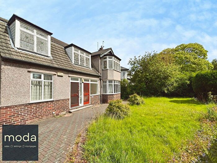 2 Bedroom Flat For Sale In Queens Drive, Wavertree, Liverpool, L15