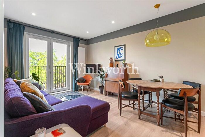 1 Bedroom Apartment For Sale In Apple Tree Road, London, N17