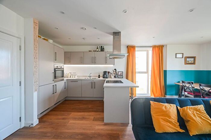 1 Bedroom Flat For Sale In Mahindra Way, Beckton, London, E6