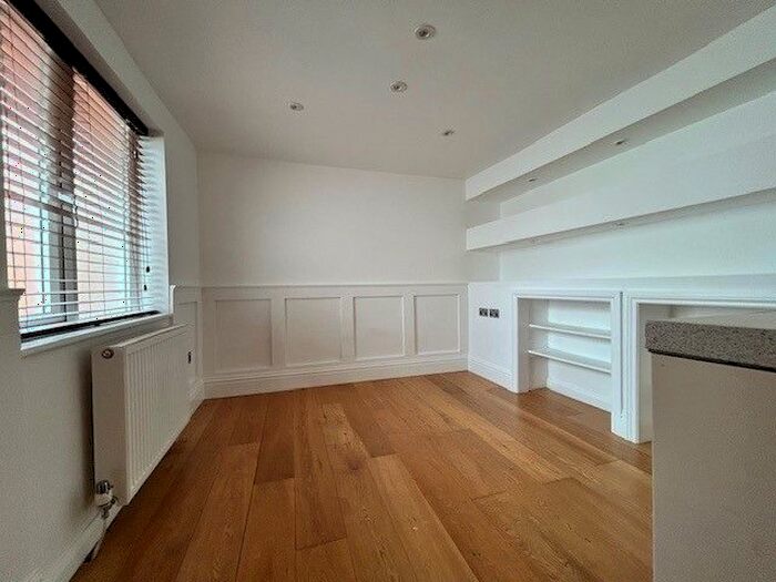 1 Bedroom Flat To Rent In High Street, Pewsey, SN9