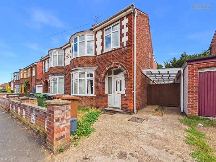 3 Bedroom Semi-Detached House For Sale In Mayfield Road, Peterborough, PE1