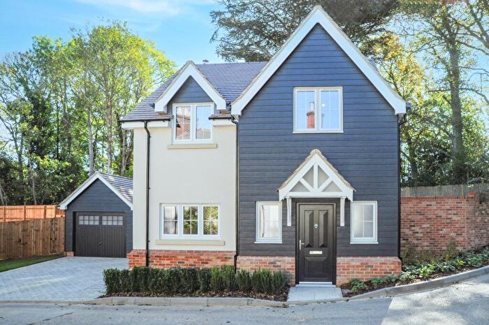 3 Bedroom Detached House For Sale In Hall Lane, Shenfield, Brentwood, CM15