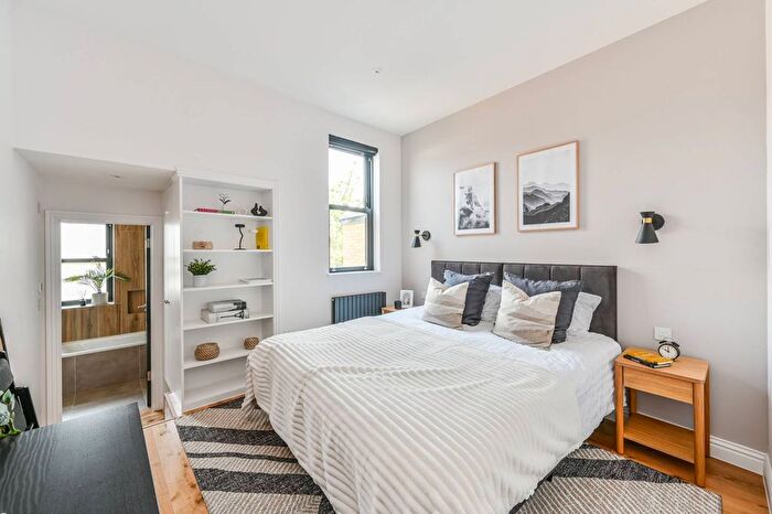 1 Bedroom Flat For Sale In A Fernlea Road, Balham, London, SW12