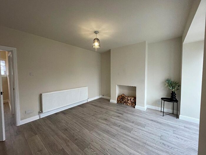 3 Bedroom End Of Terrace House For Sale In Kirkham Drive, Hull, HU5