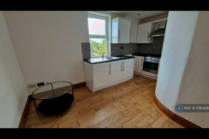 1 Bedroom Flat To Rent In Windsor Road, Newton Heath, M40